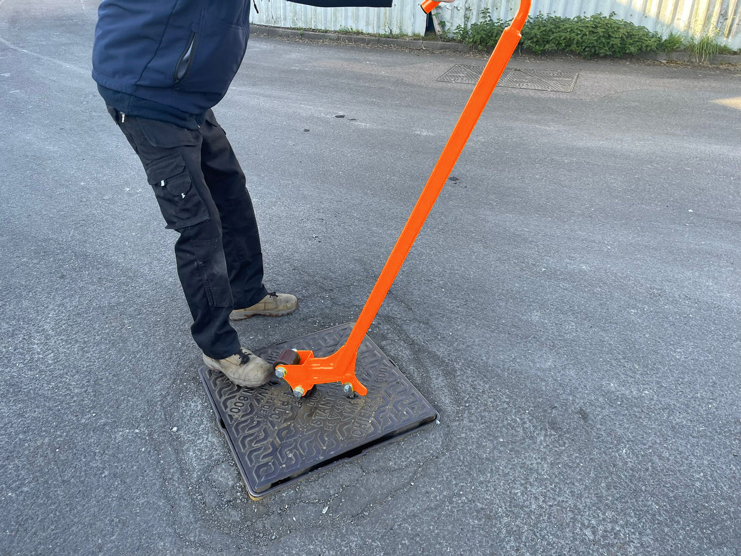 Manhole Pit Cover Lifter